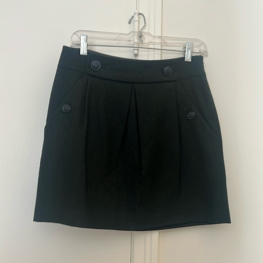 Banana Republic forest green wool skirt with black buttons